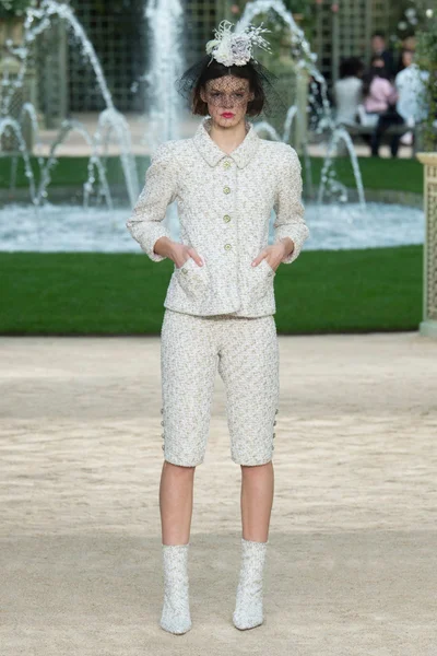 Look 28